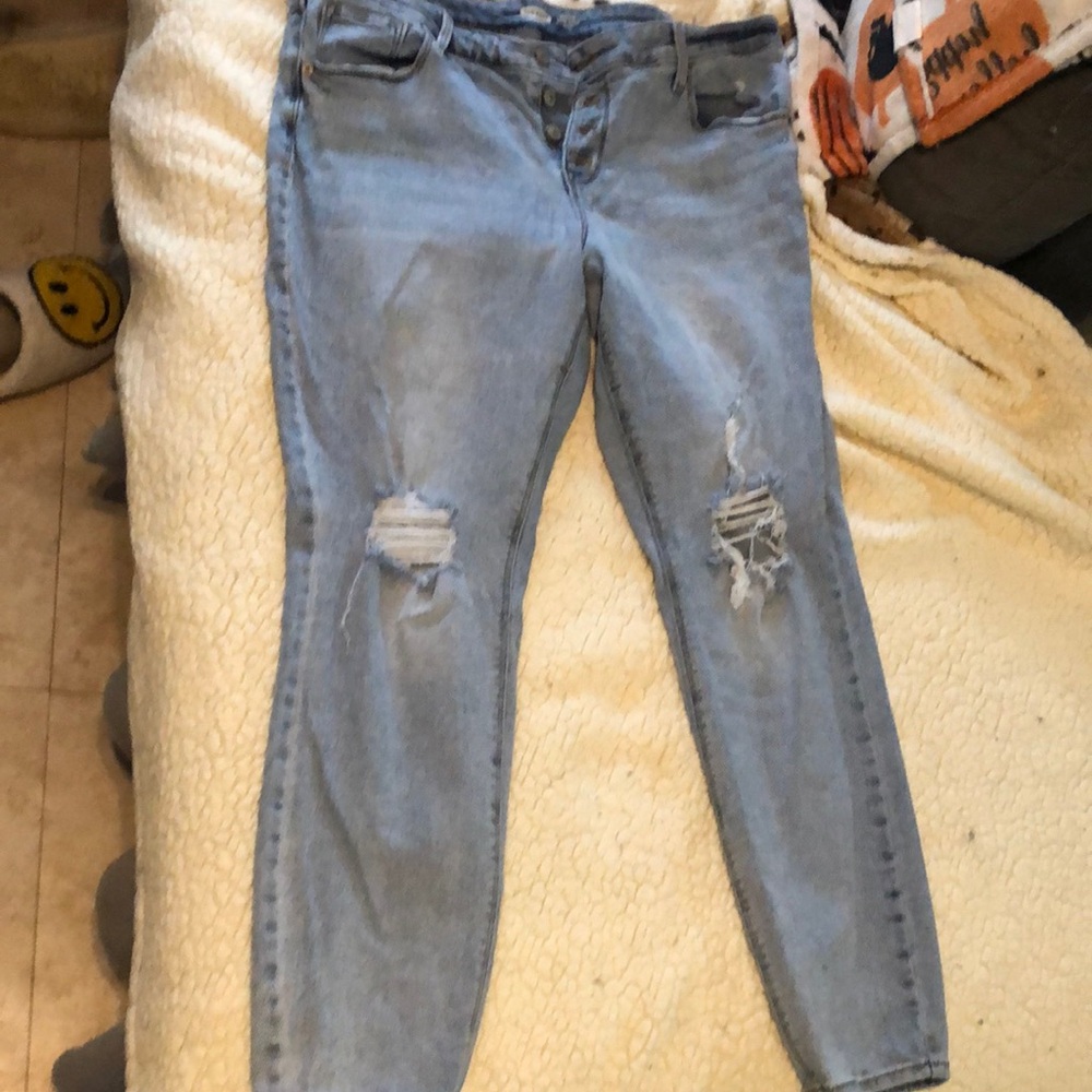 Old navy Women's Light Blue Distressed Jeans